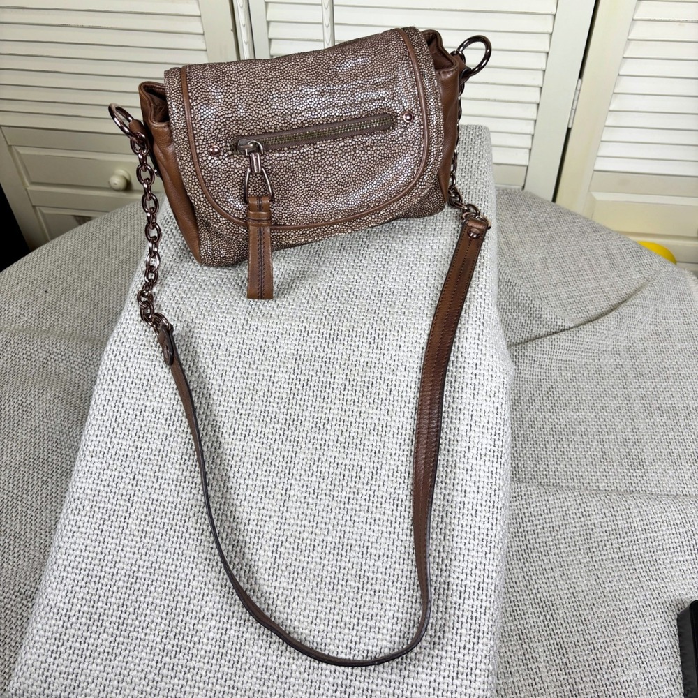 B. Makowsky Luxe Y2K Brown Stingray Embossed Leather Crossbody Bag Chain Purse - Picture 4 of 7